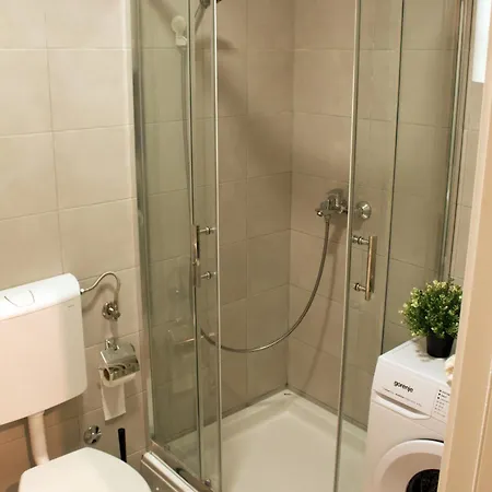 Aura - Lovely With Garage Parking Апартаменты